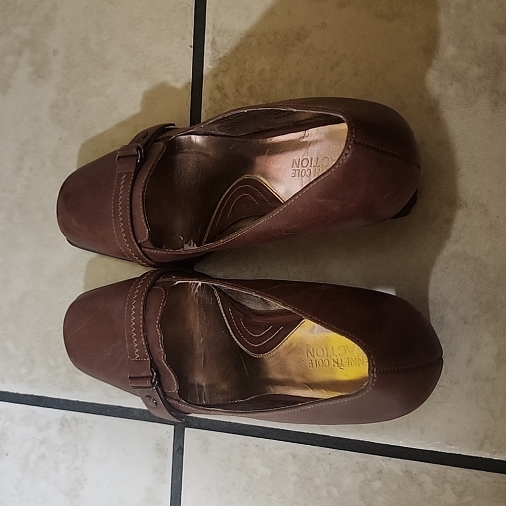 Shoes - Picture 3 of 4
